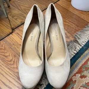 Nude Pumps